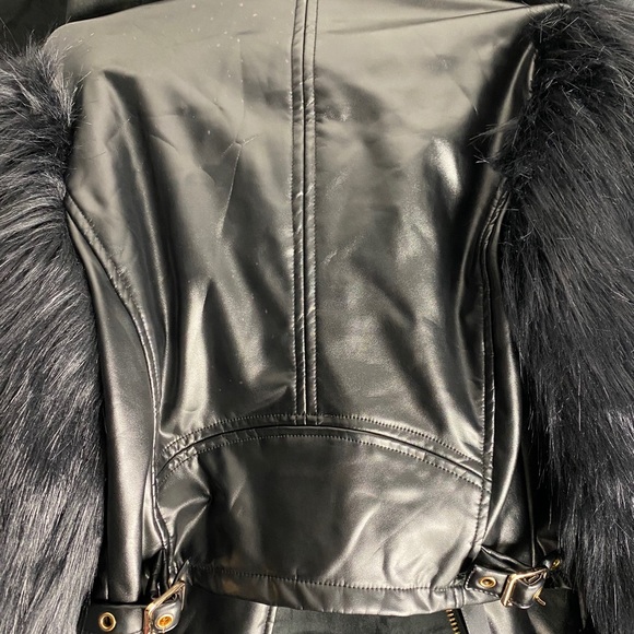 Faux leather coat with faux fur sleeves. - Picture 5 of 6